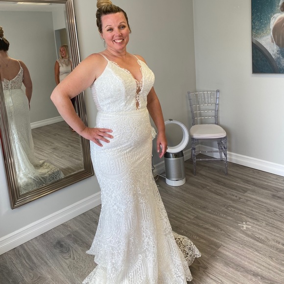 Beautiful Mon Cheri, Bohemian Lace and Tulle Gown - Picture 6 of 6